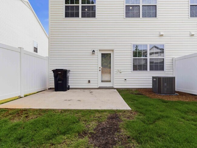 Building Photo - 211 Stellate Pl