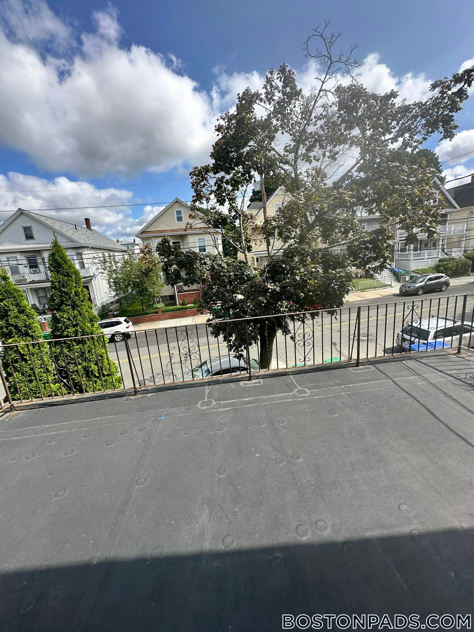 Building Photo - 569 Main St