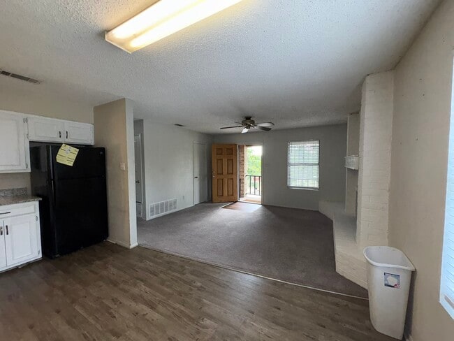 Building Photo - 1920 Lagonda Ave