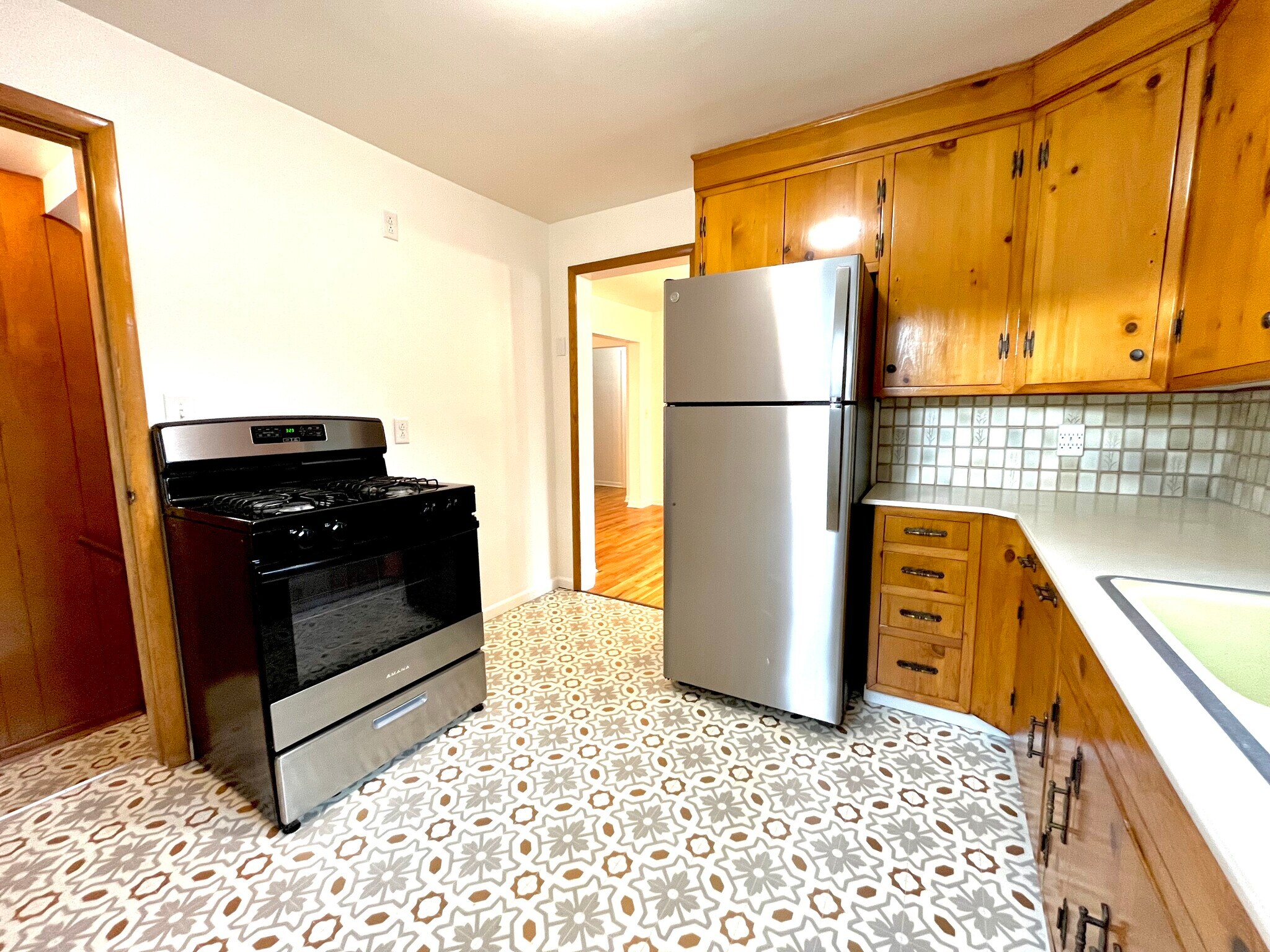 Building Photo - 706 Grand Ave NE