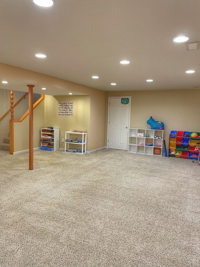 Building Photo - 16 Sea Pines Ct