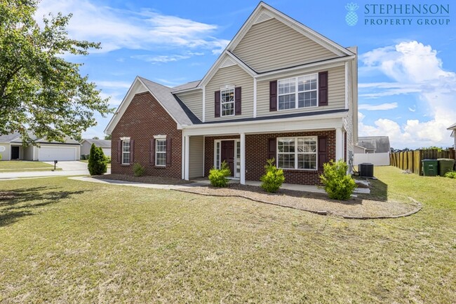 Building Photo - Freshly Remodeled 5 Bedroom with Primary B...