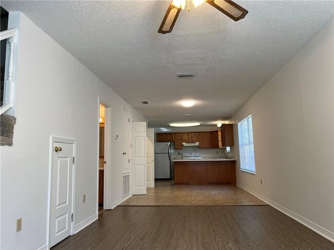 Building Photo - 132 Bayou Sara Ave