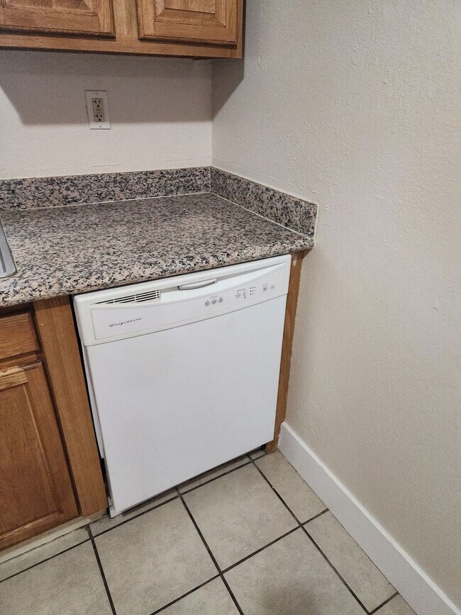 Building Photo - 3 bedroom 1 bath with Garage converted to ...