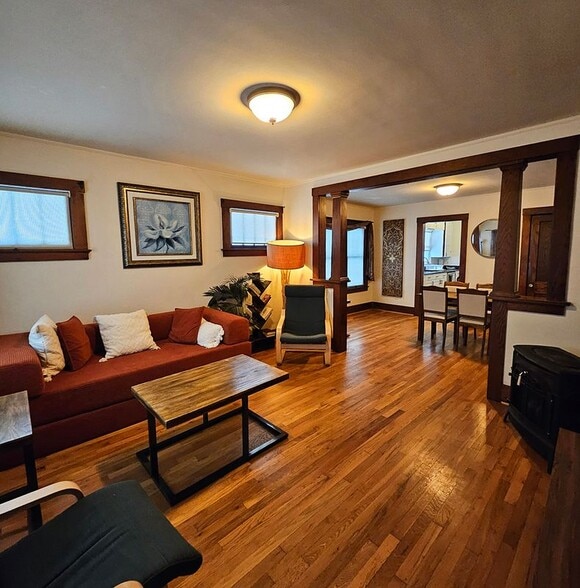 Building Photo - 1208 Emmons Ave