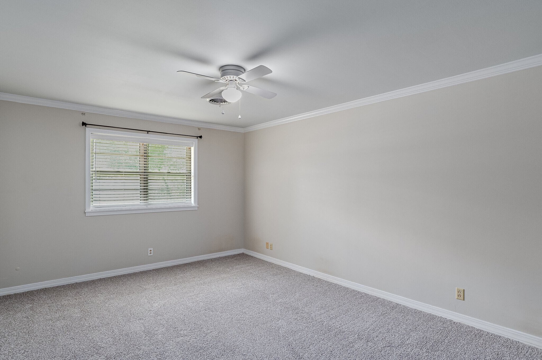 Building Photo - 1554 Westbury Dr