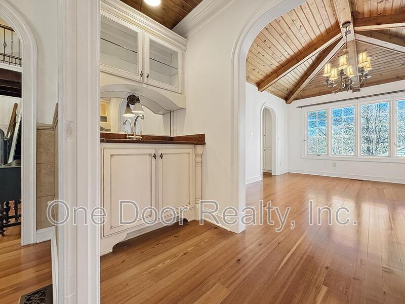 Building Photo - 109 Elizabeth Meriwether