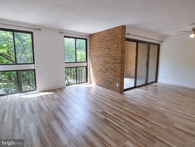 Building Photo - 1580 Moorings Dr