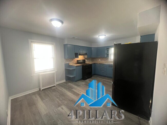 Building Photo - "Charming 3-Bedroom Home with Spacious Lay...