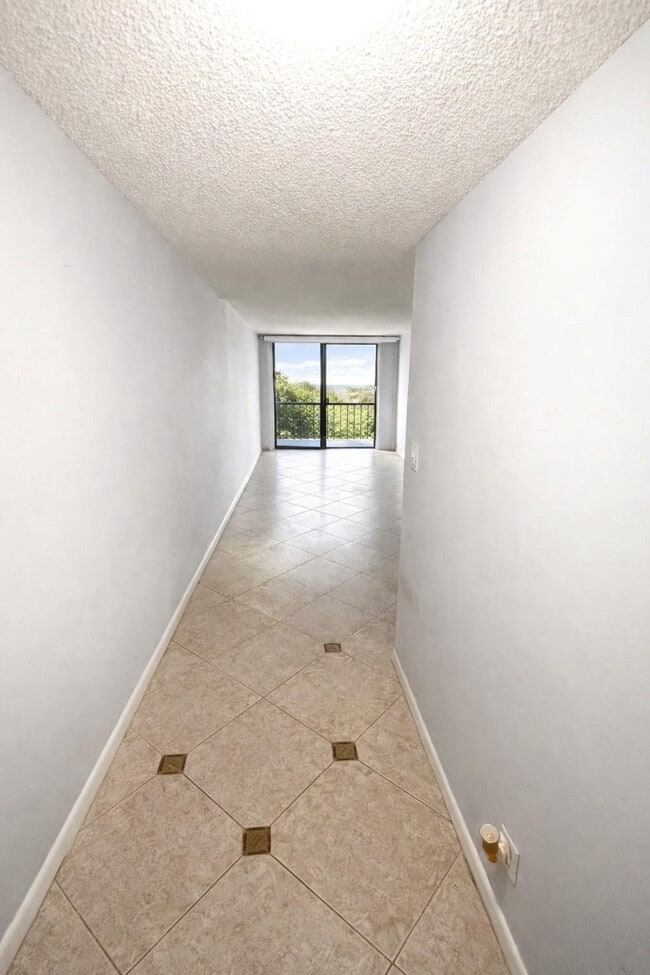 Building Photo - 737 SE 1st Way