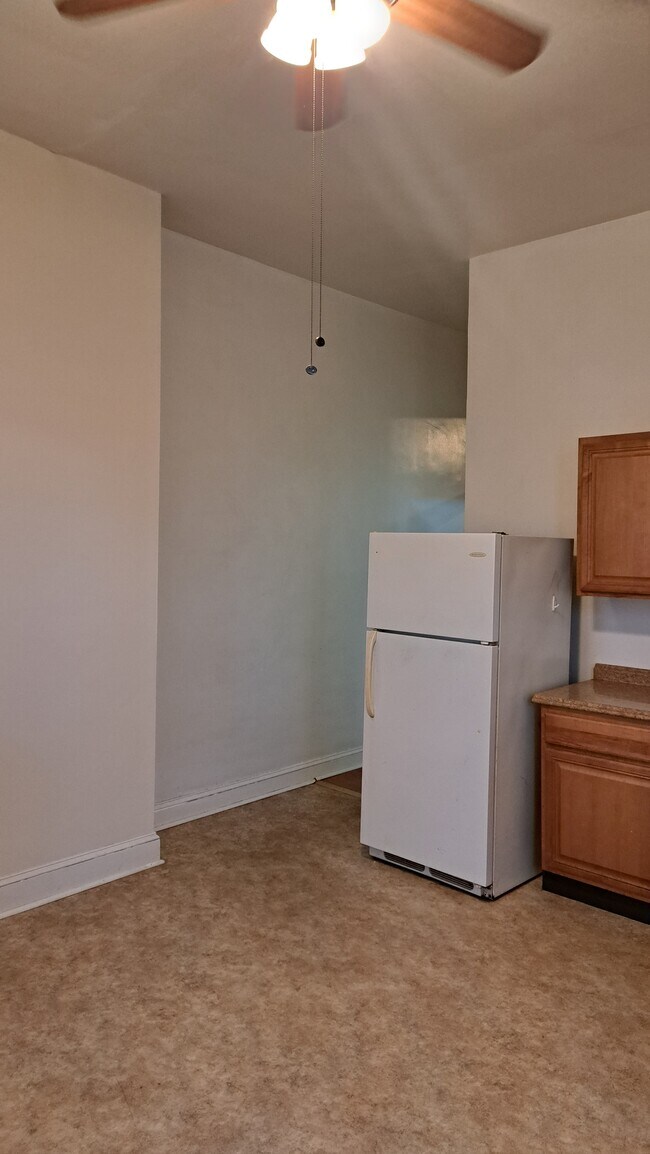 Building Photo - 2215 Brookfield Ave