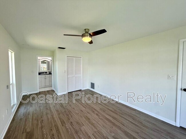 Building Photo - 14903 Imperial Point Dr N