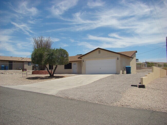 Building Photo - 3444 Bluegrass Dr