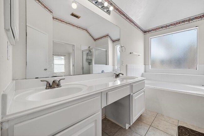 Building Photo - 15903 Timber Chase Dr