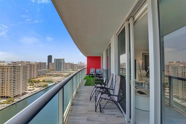 Building Photo - 2600 E Hallandale Beach Blvd