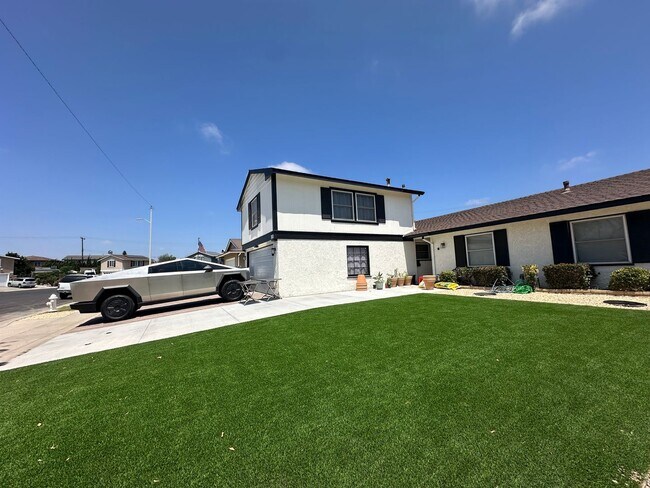 Building Photo - Willow Cir