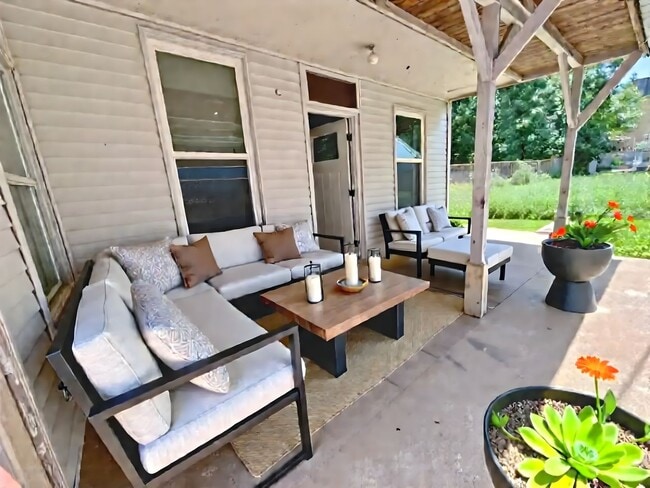 Building Photo - 2 Bedroom 1.5 Bathroom w/Bonus Room in York!