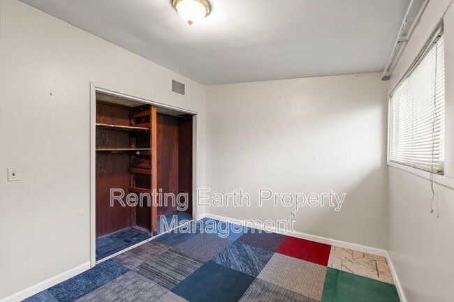 Building Photo - 6452 Evergreen Blvd