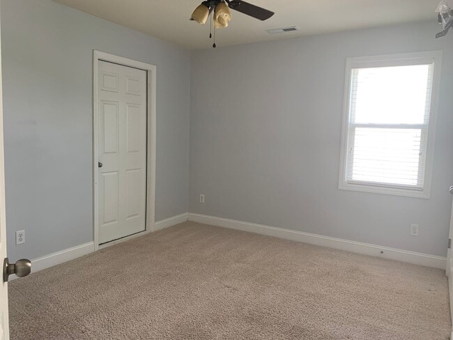 Building Photo - Five Bedroom Home in Falcon Bridge