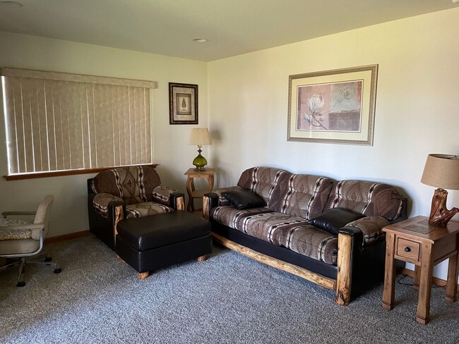 Building Photo - Beautiful 2 bedroom home with expansive li...
