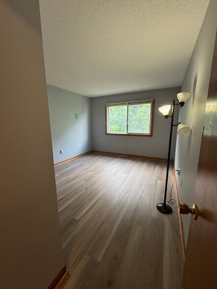 Second bedroom - 705 Lake Ave