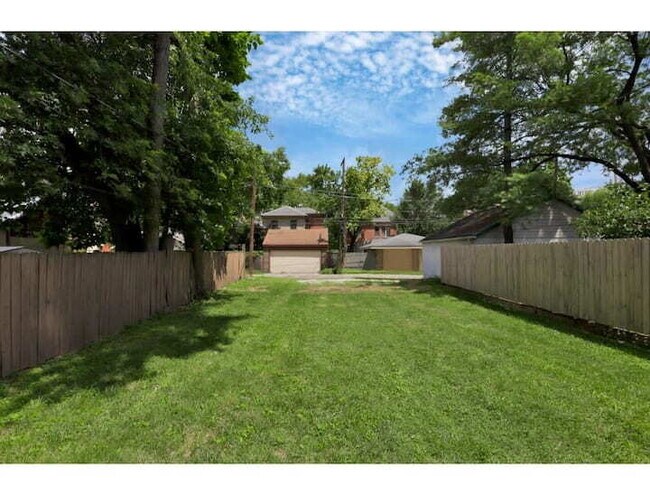 Building Photo - The Artist's Apt. | 2BR | Short North | +Parking