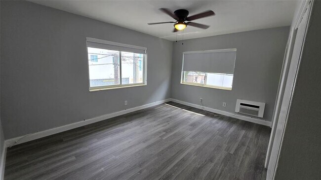 Building Photo - 7725 Harding Ave