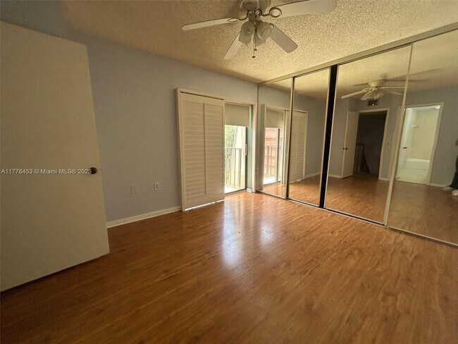 Building Photo - 409 Live Oak Ln