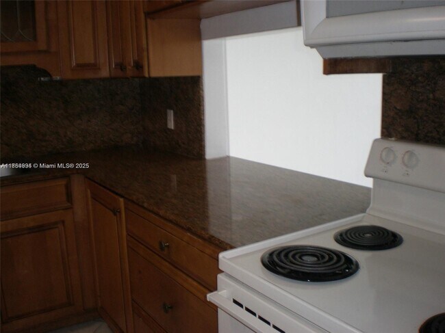 Building Photo - 1460 NE 169th St