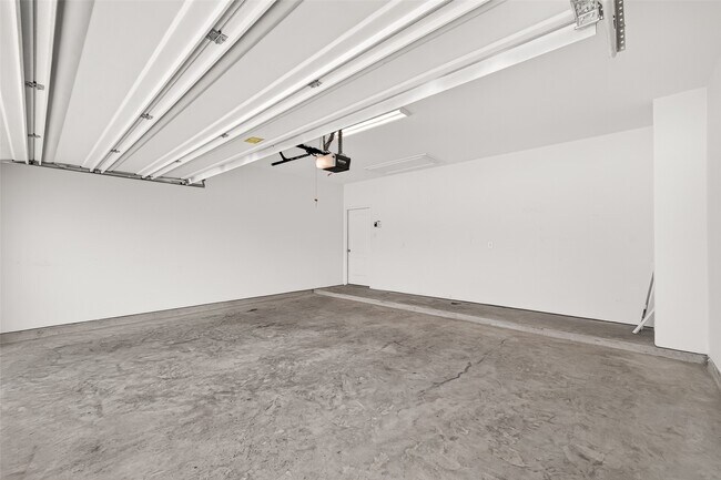 Building Photo - 12602 Blue Jay Dr