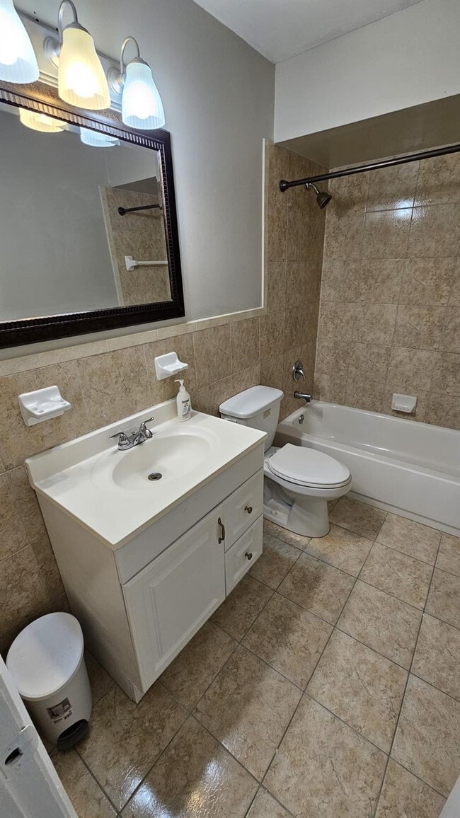 Building Photo - 5881 NW 16th Pl