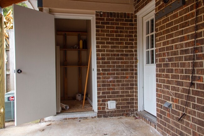 Building Photo - Half off first month rent move in special!