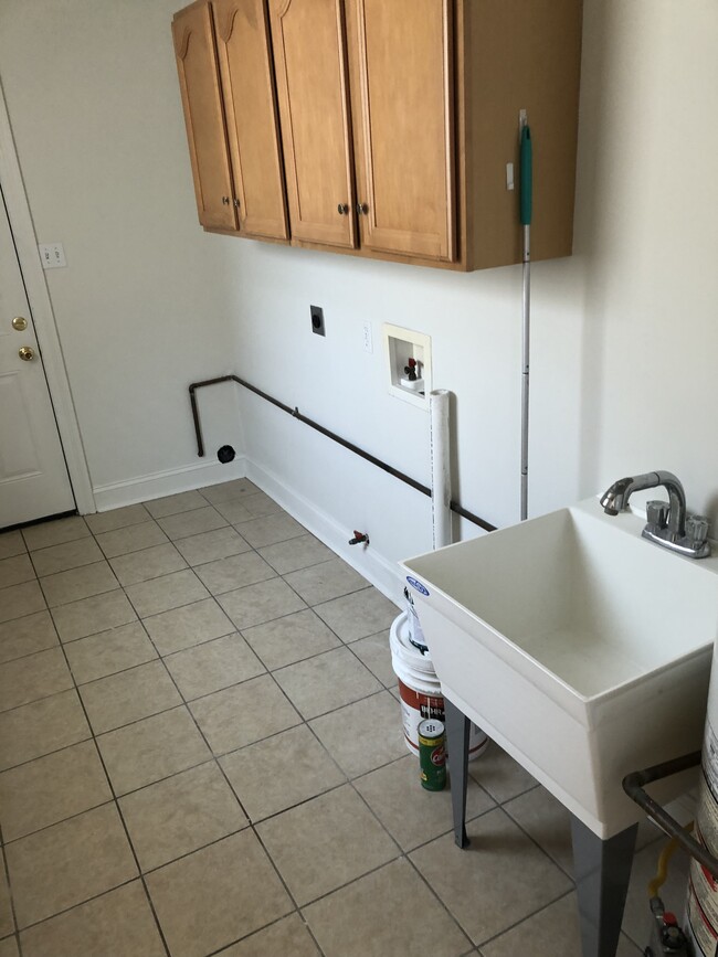 Laundry Room - 7010 Milne Blvd