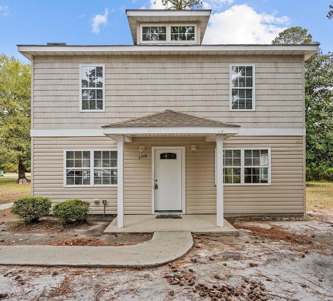 Primary Photo - WILSHIRE BLVD - 4 Bedroom - Minutes to UNC...