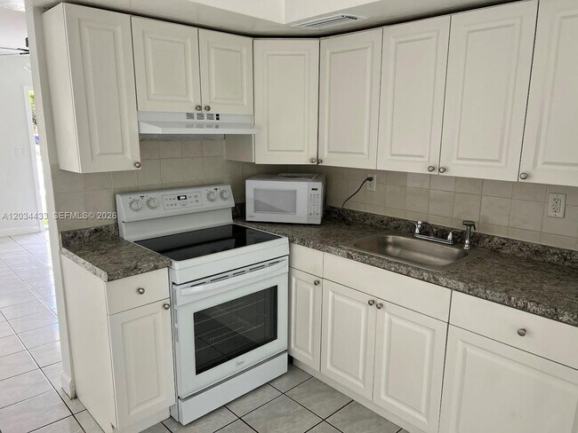 Building Photo - 910 N 56th Ave