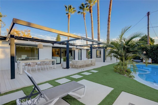 Building Photo - 8161 Encino Ave