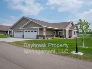 Building Photo - 620 Tree Farm Ln