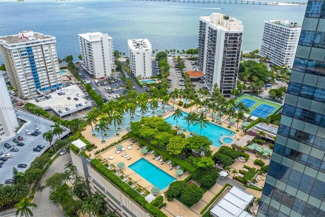 Building Photo - 1425 Brickell Ave