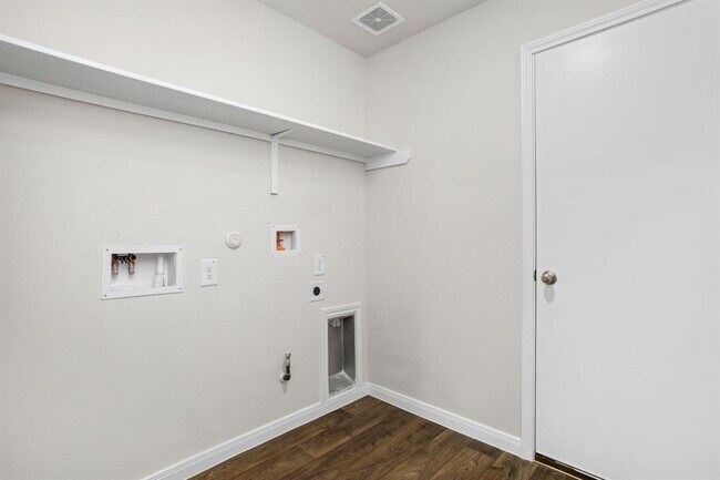 Building Photo - 1421 Havelock Wy