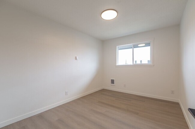Building Photo - Crowne Pointe Apartment Homes