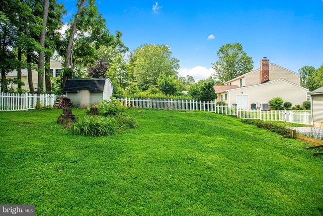 Building Photo - 703 E Broadway