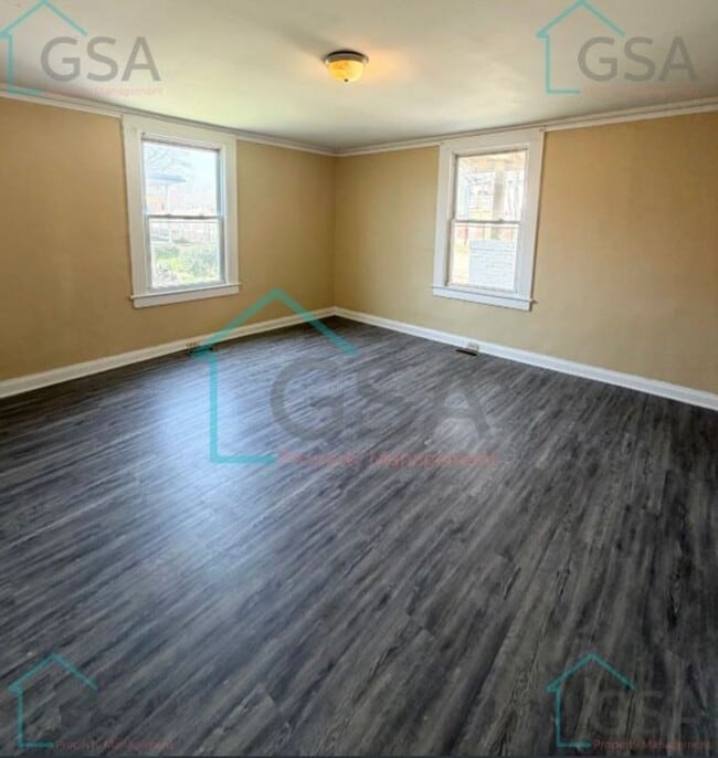 Building Photo - 2 Bedroom 1 Bath Available!