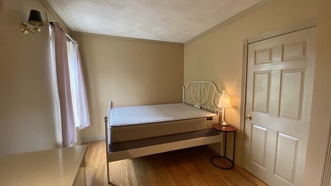 Building Photo - 608 Tremont St