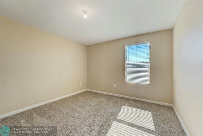 Building Photo - 1566 Lexington Square SW