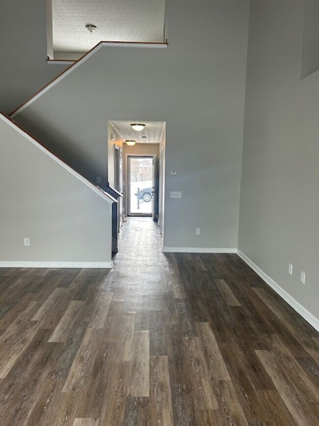 Building Photo - Tates Creek Village. 1st Floor Master BR!  260204