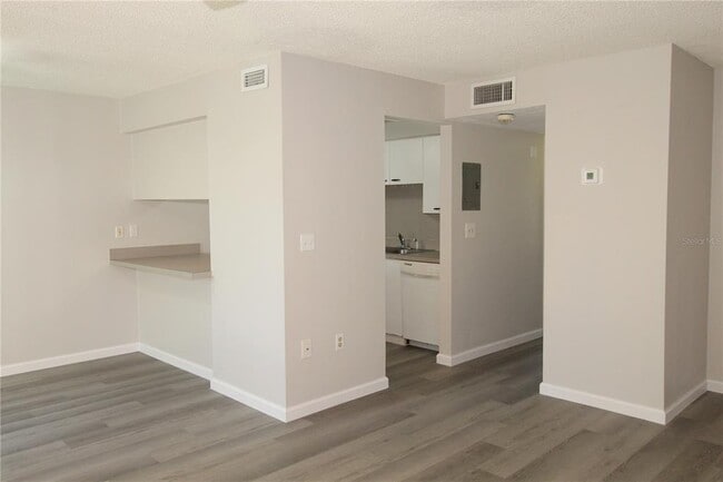 Building Photo - 2628 Hidden Lake Dr N