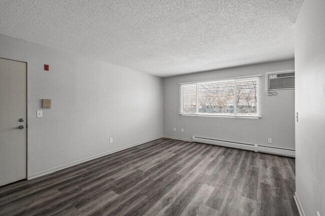 Building Photo - Rosco Apts-2720