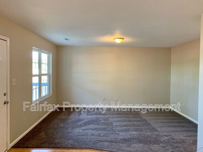 Building Photo - 1807 Fidelity Dr