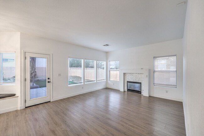 Building Photo - Beautiful 4BR / 3BA Corner-Lot Home with Designer Finishes