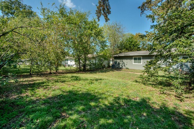 Building Photo - 125 Vandenburg Dr